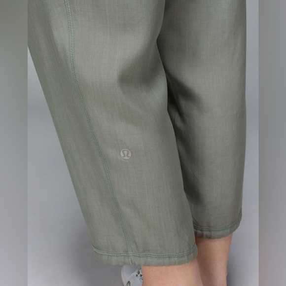 Lululemon Post  Power Crop
Earl Grey / Heathered Earl Grey - Picture 6 of 10